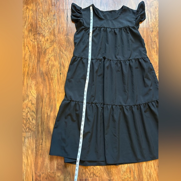 Women’s Black Tiered Short Sleeved Dress Fits - Picture 3 of 8